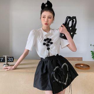 Short-sleeve Floral-accent T-shirt / Wide Leg Shorts
