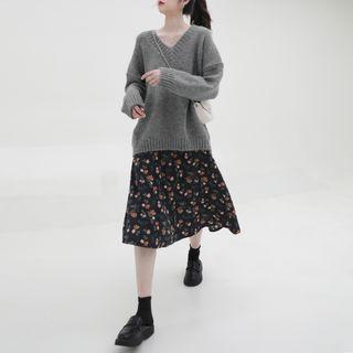 V-neck Sweater / Floral Print Midi A-line Skirt