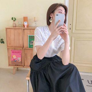 Short-sleeve V-neck Eyelet Blouse White - One Size