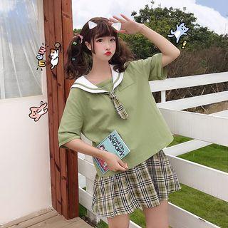 Peter Pan-collar Short-sleeve T-shirt / Plaid A-line Skirt