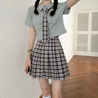 Neck Tie Short-sleeve Polo Shirt / Plaid Pleated Skirt