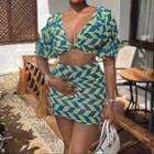 Set: Short-sleeve Twist Geometric Print Crop Top + Mini Skirt