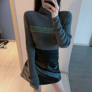 Long-sleeve Letter Printed Mock Neck Knit Top