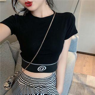 Printed Short Sleeve Cropped T-shirt / Striped Ripped Shorts