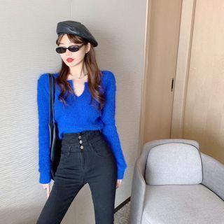 Split-neck Sweater / Cropped Skinny Jeans