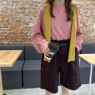 Plain T-shirt / High Waist Plaid Shorts