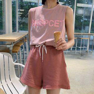 Sleeveless Letter T-shirt / Wide-leg Sweatshorts