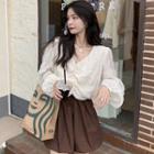 Long-sleeve V-neck Crinkle Blouse / Plain Shorts