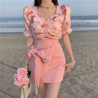Puff-sleeve Print Top / Ribbon Mini Pencil Skirt