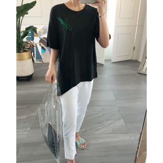 Lettering Diagonal-hem Belted T-shirt