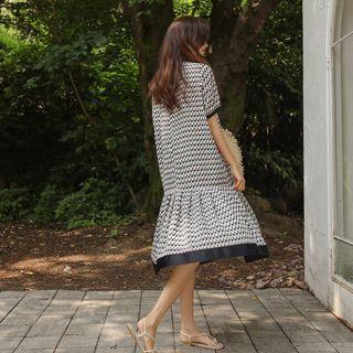 Piped Round-neck Patterned Midi Dress
