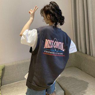 Slit-side Lettering Sleeveless V-neck T-shirt