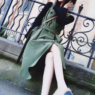 Set: Ruffled Top + Sleeveless Buttoned Dress