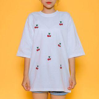 Crewneck Cherry-embroidered T-shirt