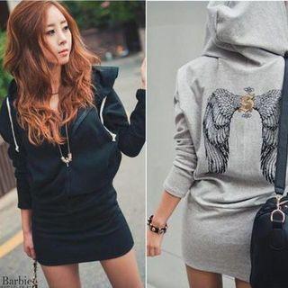 Wing Printed Hooded Pullover