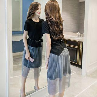 Set: Short-sleeve T-shirt + Pleated Skirt