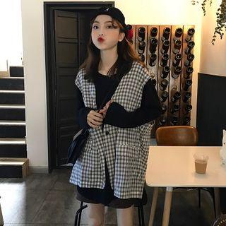 Long-sleeve Plain T-shirt / Plaid Button Vest