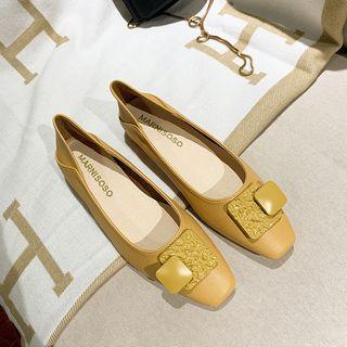 Buckle Pointy-toe Low-heel Pumps