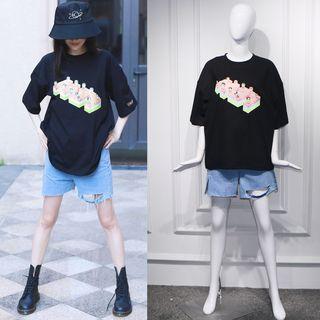 Printed Elbow-sleeve T-shirt / Distressed Denim Shorts / Printed Pullover