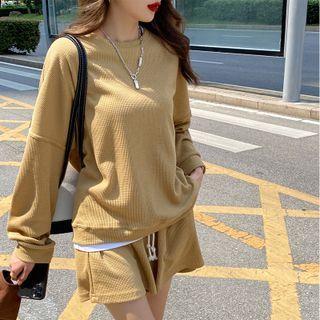 Round-neck Plain Plaid Oversize Sweatshirt / High-waist Plain Wide Leg Shorts