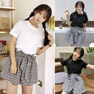 Set: Short-sleeve T-shirt + Gingham Wide Leg Shorts