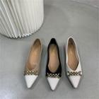 Chain Accent Pointy-toe Flats
