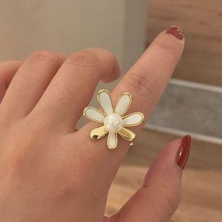 Faux Pearl Alloy Flower Ring Ring - White & Gold - One Size