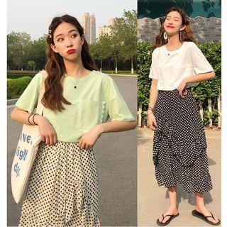 Short-sleeve T-shirt / Midi Dotted Layered Skirt