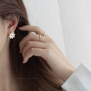 Floral Stud Earring 1 Pair - Silver Stud - White - One Size