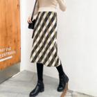 Diamond Patterned Midi Knit Skirt