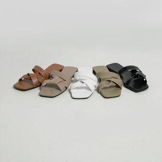 Square-toe Knotted Sandals