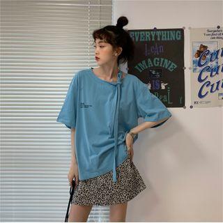 Short-sleeve Lettering Strappy T-shirt / Leopard Print A-line Skirt