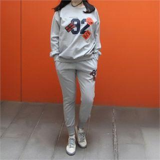 Set: 82 Printed Sweatshirt + Sweatpants