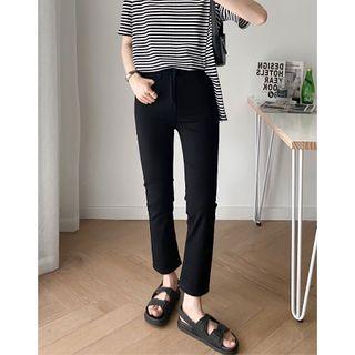 Mid Rise Cropped Slim Fit Jeans