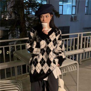 V-neck Argyle Fluffy Sweater Black & White - One Size