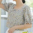 Short-sleeve Floral Square Collar Top