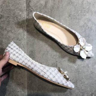 Flower Pointy-toe Tweed Flats