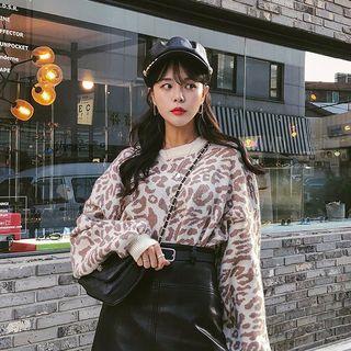 Loose-fit Leopard Knit Top