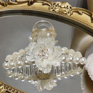 Flower Faux Pearl Hair Clamp White - One Size
