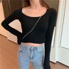 Scoop-neck Long-sleeve Cropped Top