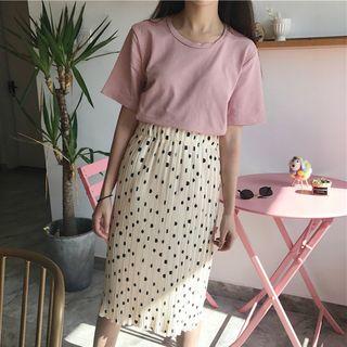 Plain Short Sleeve T-shirt / Dotted Pleated Skirt