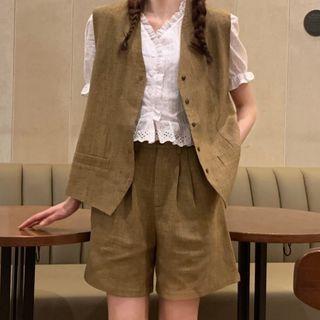 Short-sleeve Ruffled Blouse / Shorts / Buttoned Vest