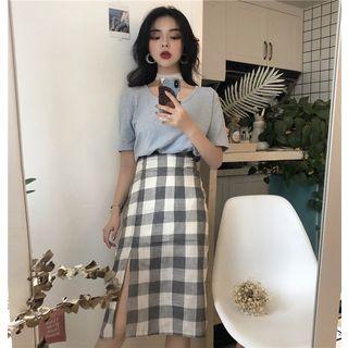 Plain Short Sleeve T-shirt / Plaid Midi Skirt