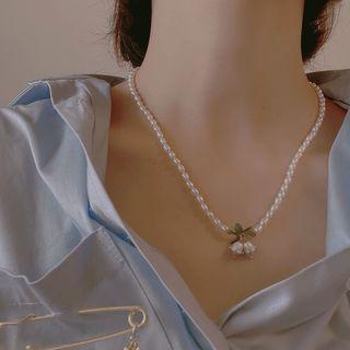 Flower Freshwater Pearl Pendant Alloy Necklace (various Designs)