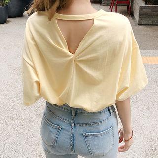 Drop-shoulder Cutaway-back T-shirt