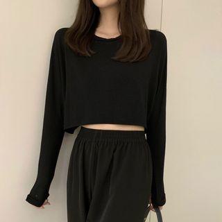 Cropped T-shirt / Wide-leg Pants
