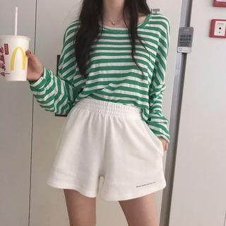 Striped Long-sleeve Cropped T-shirt / Lettering Shorts