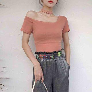 Off Shoulder Short-sleeve T-shirt With Choker