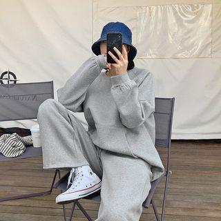 Kangaroo-pocket Plain Sweatshirt