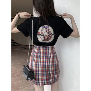 Printed T-shirt / Checked Pencil Skirt